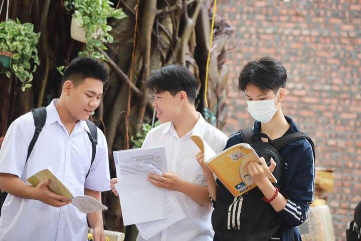 Ngoài tiếng Anh thì nên chọn học ngôn ngữ nào?