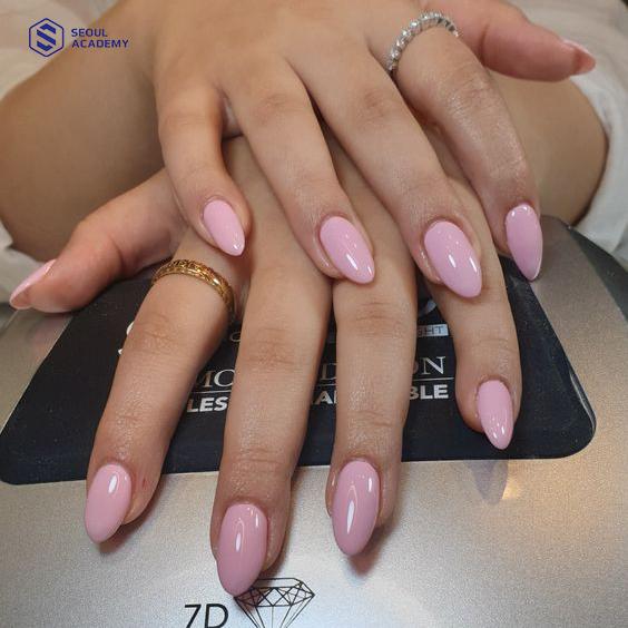 Nail hồng pastel không kén đối tượng, màu da