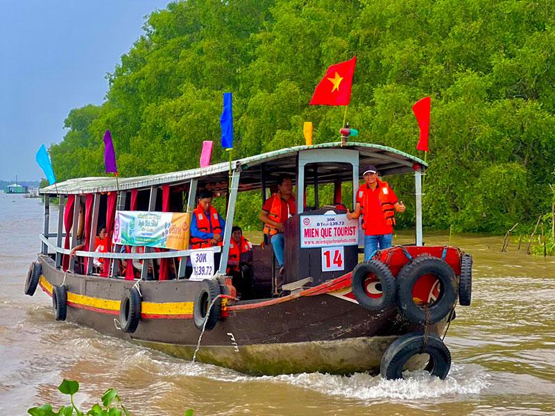 Du thuyền trên sông Tiền ngắm khung cảnh tứ linh: Long - Lân - Quy - Phụng