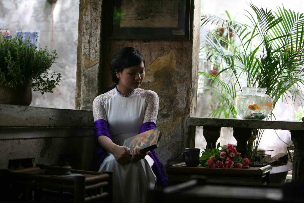 Bức tường nhuốm màu theo thời gian