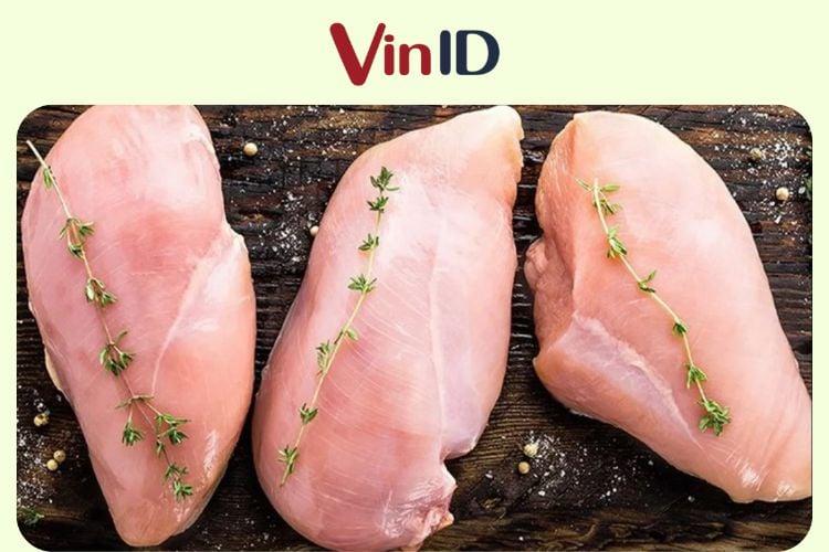 Ức gà bao nhiêu calo? Ăn ức gà có tác dụng gì?