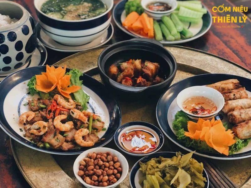 Bữa cơm gia đình là khoảnh khắc sum họp, gắn kết yêu thương