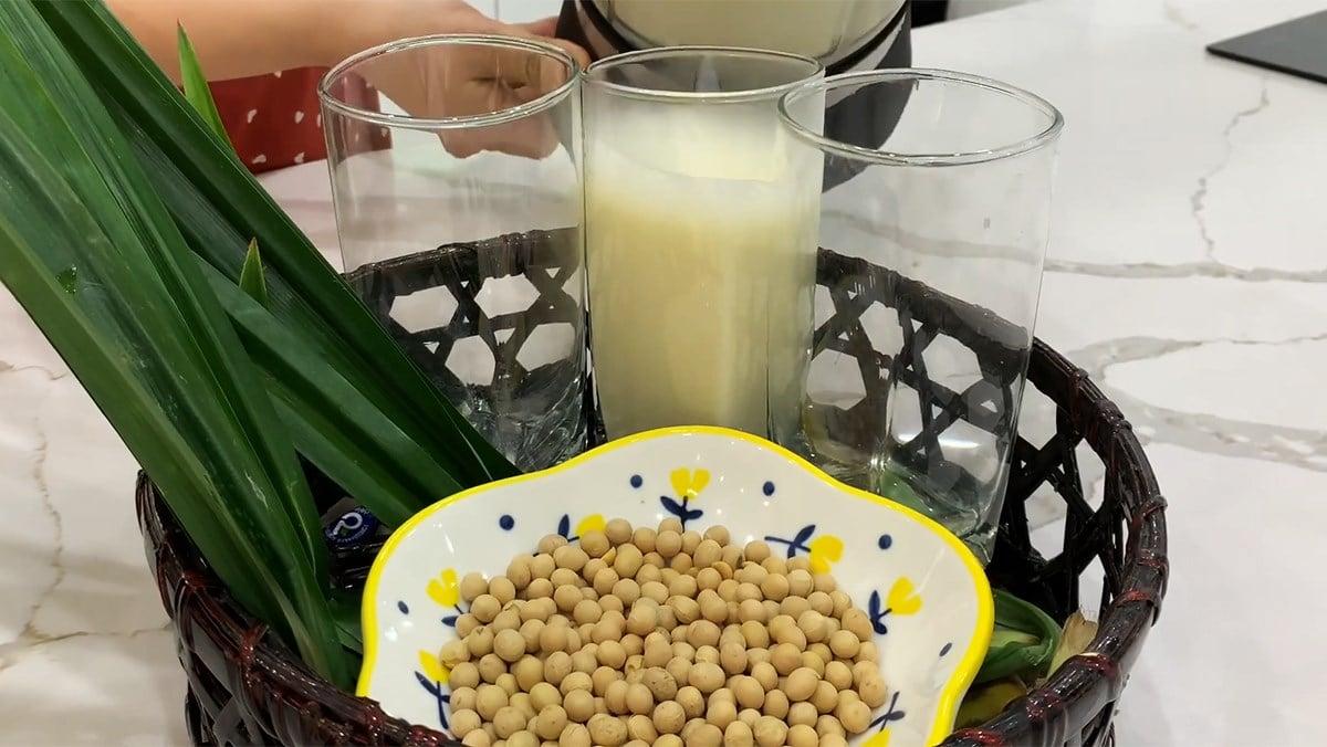 Cách làm sữa đậu nành thơm ngon, bổ dưỡng tại nhà