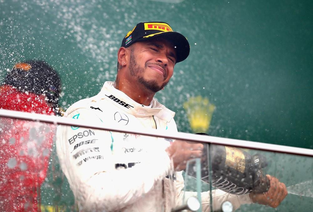 Đua xe F1: Hamilton đăng quang ở chặng đua điên rồ tại Azerbaijan