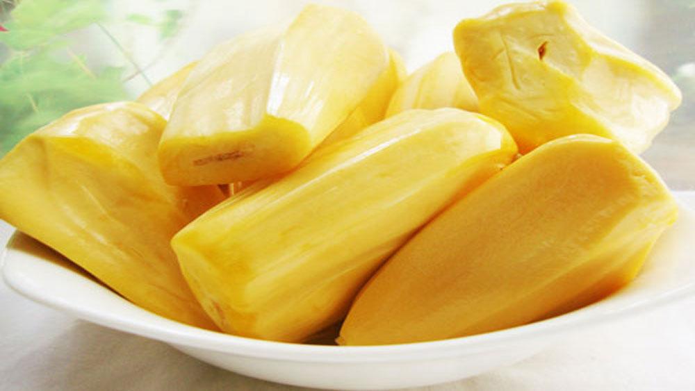 Mít chín tự nhiên thân thường rất mềm, gai không nhọn