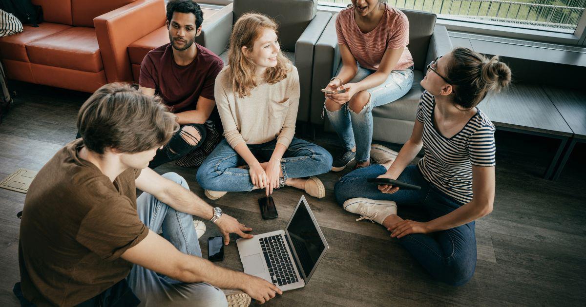 Intern là gì? Internship là gì? 8 vị trí thực tập sinh phổ biến