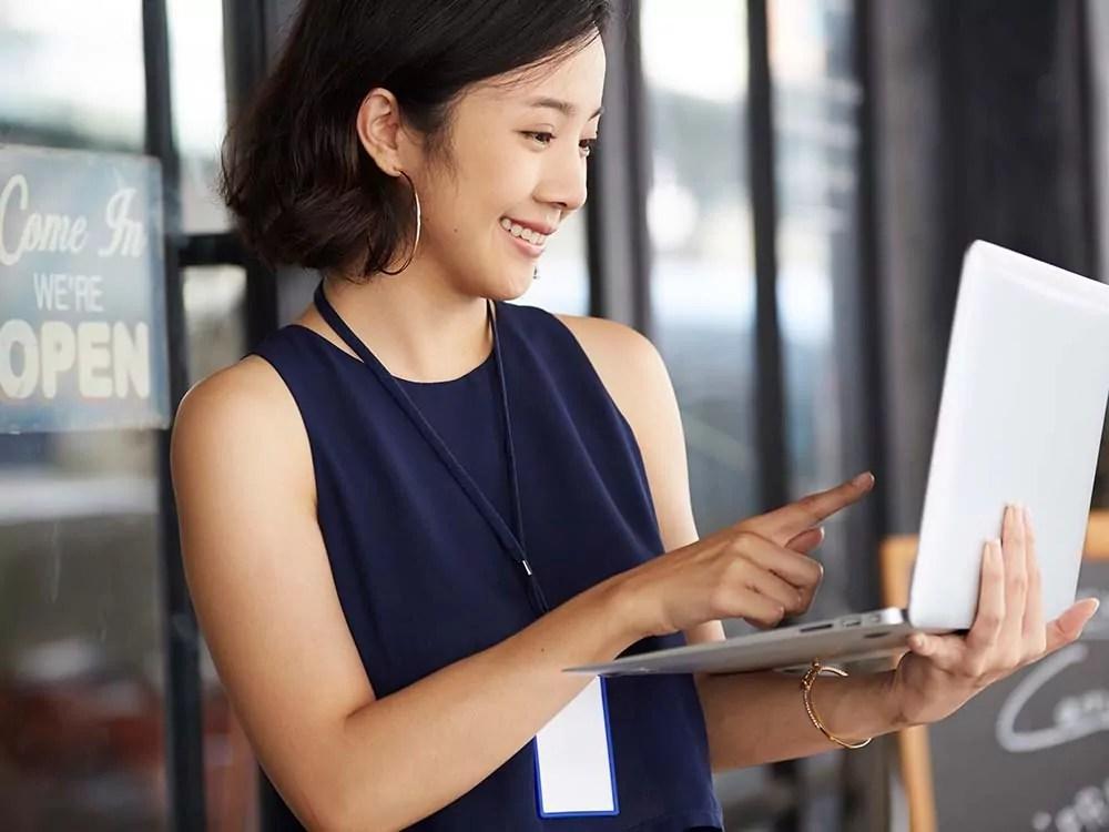 Vì sao cần trả lời email nhận việc bằng tiếng Anh?